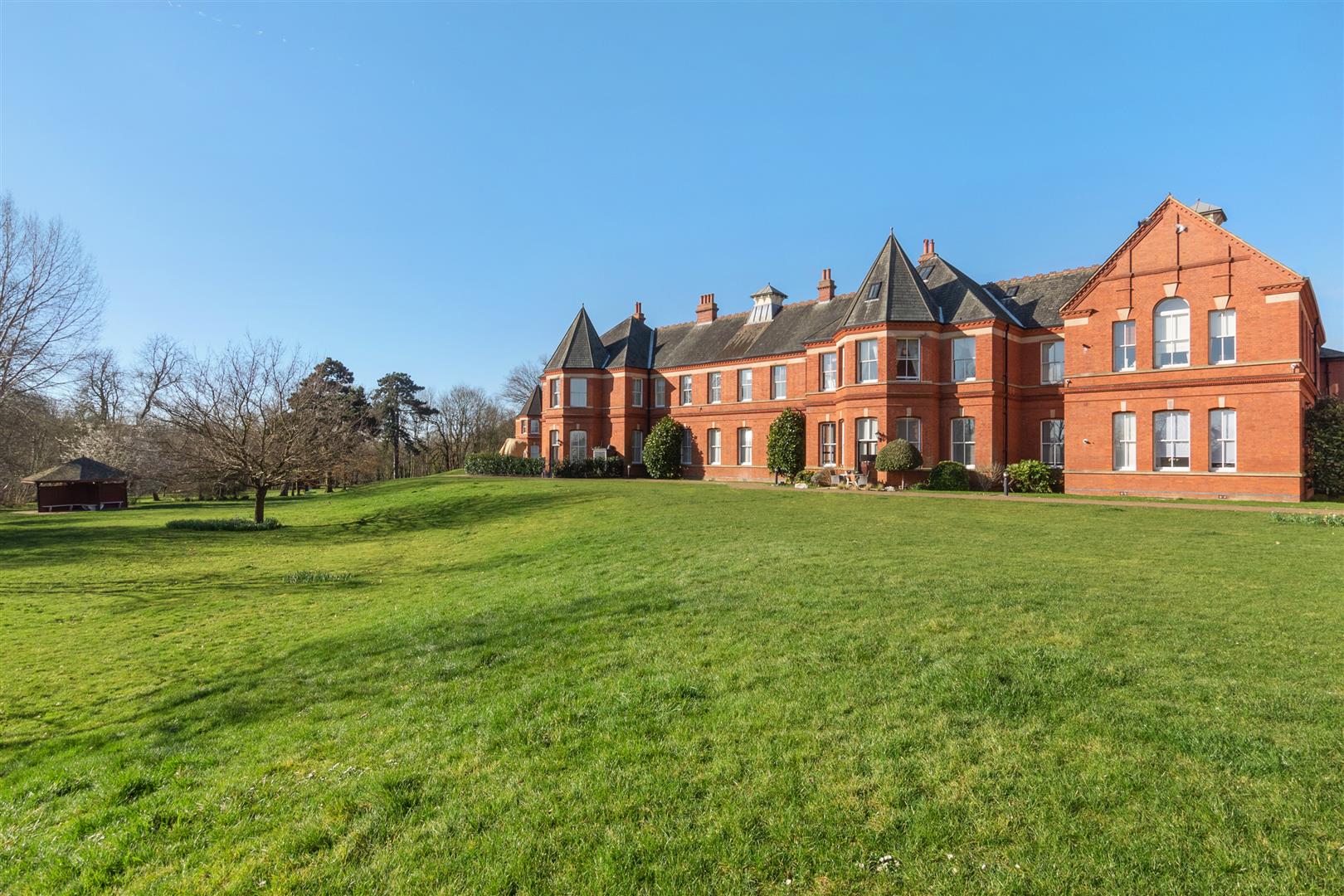 Property in Cadogan House, Repton Park, Woodford Green, Essex, IG8 8RQ