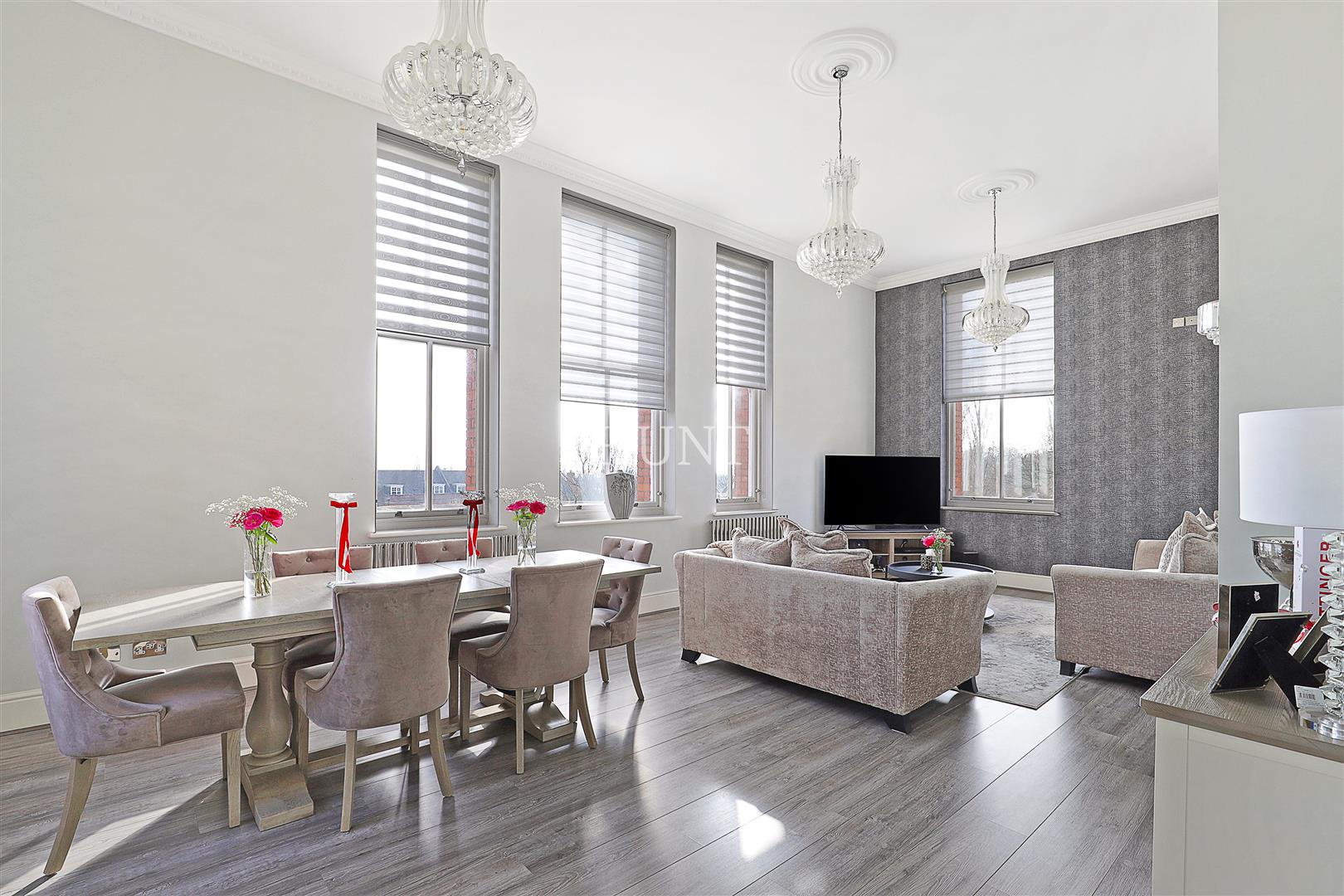Brandesbury Square, Woodford Green, IG8