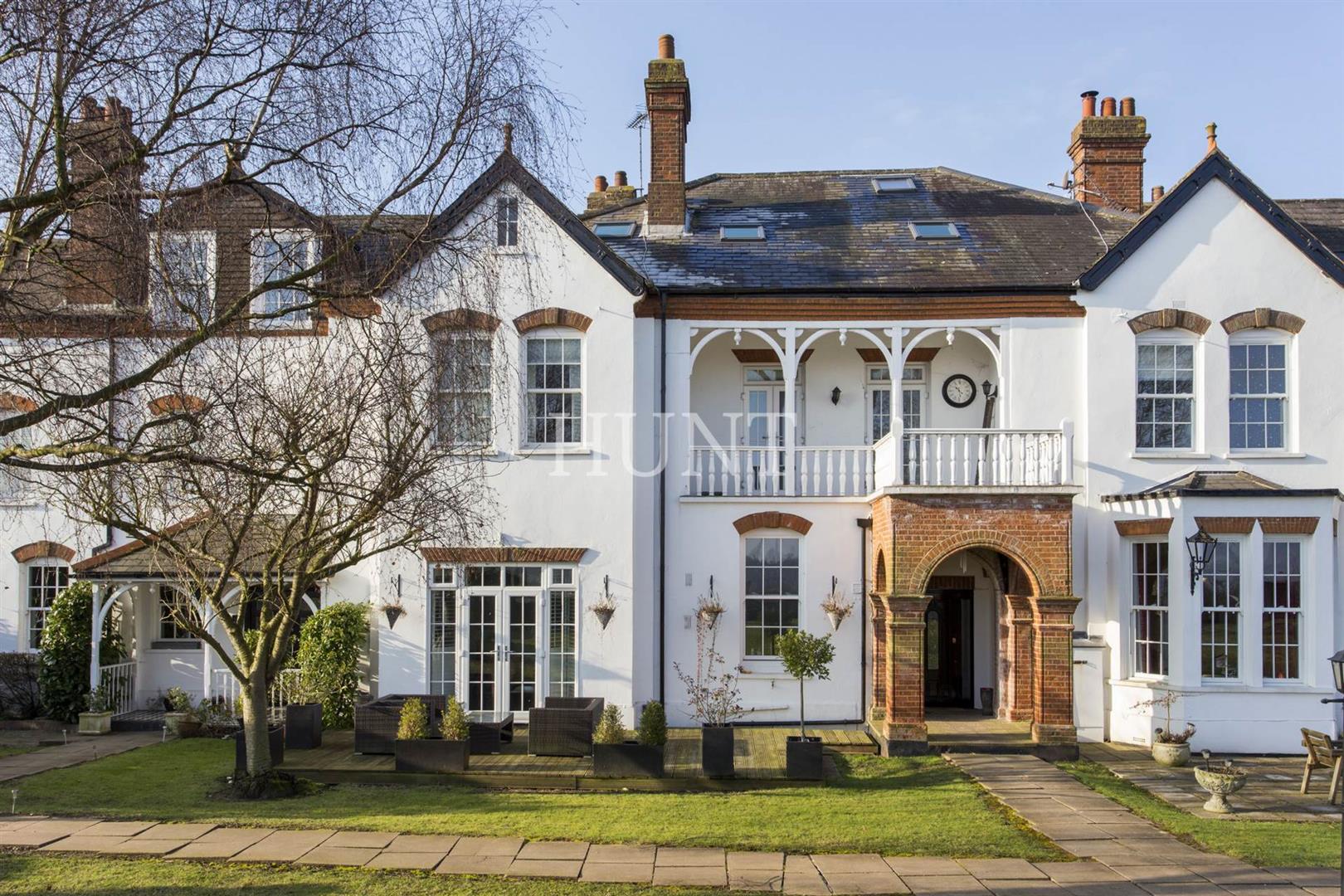 Burnt House, Chigwell, IG7