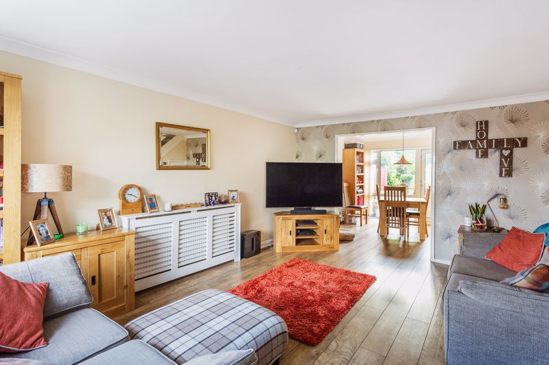 Property in Deepfield Way, Coulsdon, Surrey, CR5 2SZ