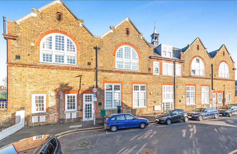 Property in Craven Gardens, London, Greater London, SW19 8LU