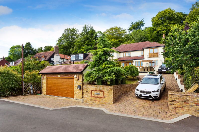 Property in Stuart Road, Warlingham, Surrey, CR6 9JH