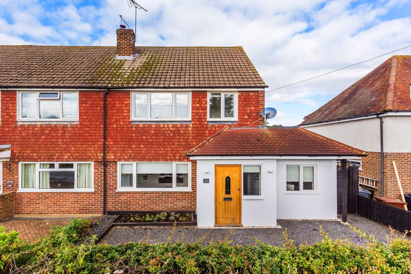 Property in Saxbys Lane, Lingfield, Surrey, RH7 6DP