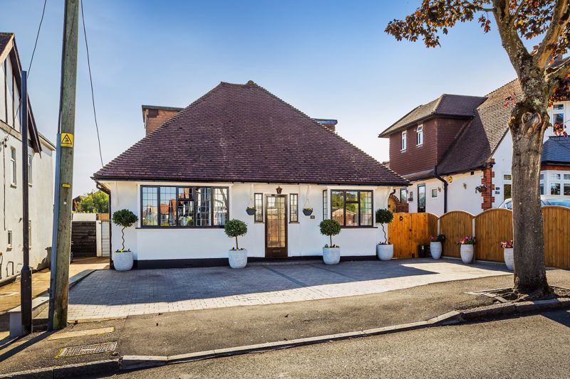 Property in Keston Avenue, Coulsdon, Surrey, CR5 1HL