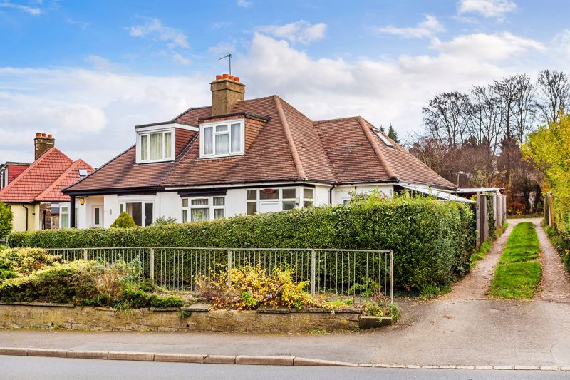 Property in Stoats Nest Road, Coulsdon, Surrey, CR5 2JJ