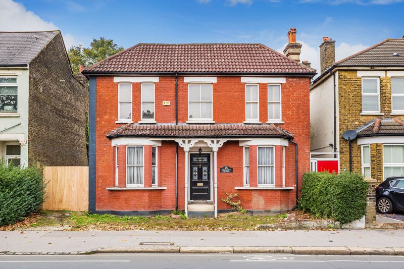 Property in Brighton Road, South Croydon, Surrey, CR2 6AL