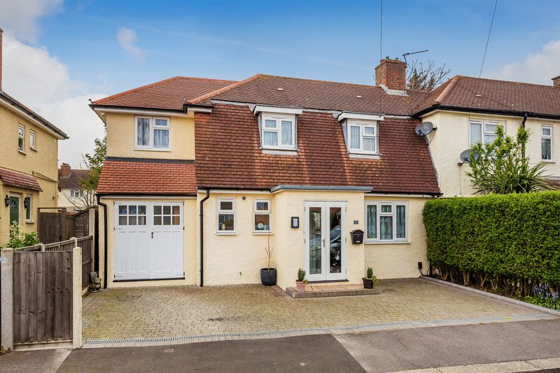 Property in Effingham Road, Croydon, Surrey, CR0 3NE