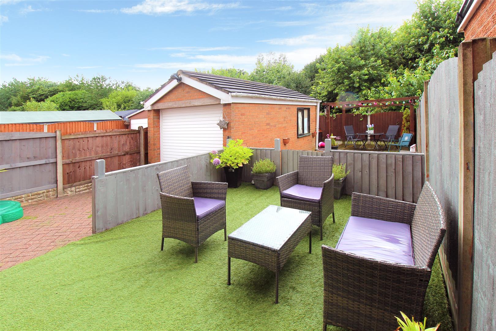 Property in Dunsford Avenue, Milton, Stoke On Trent, Staffordshire, ST2 7PJ