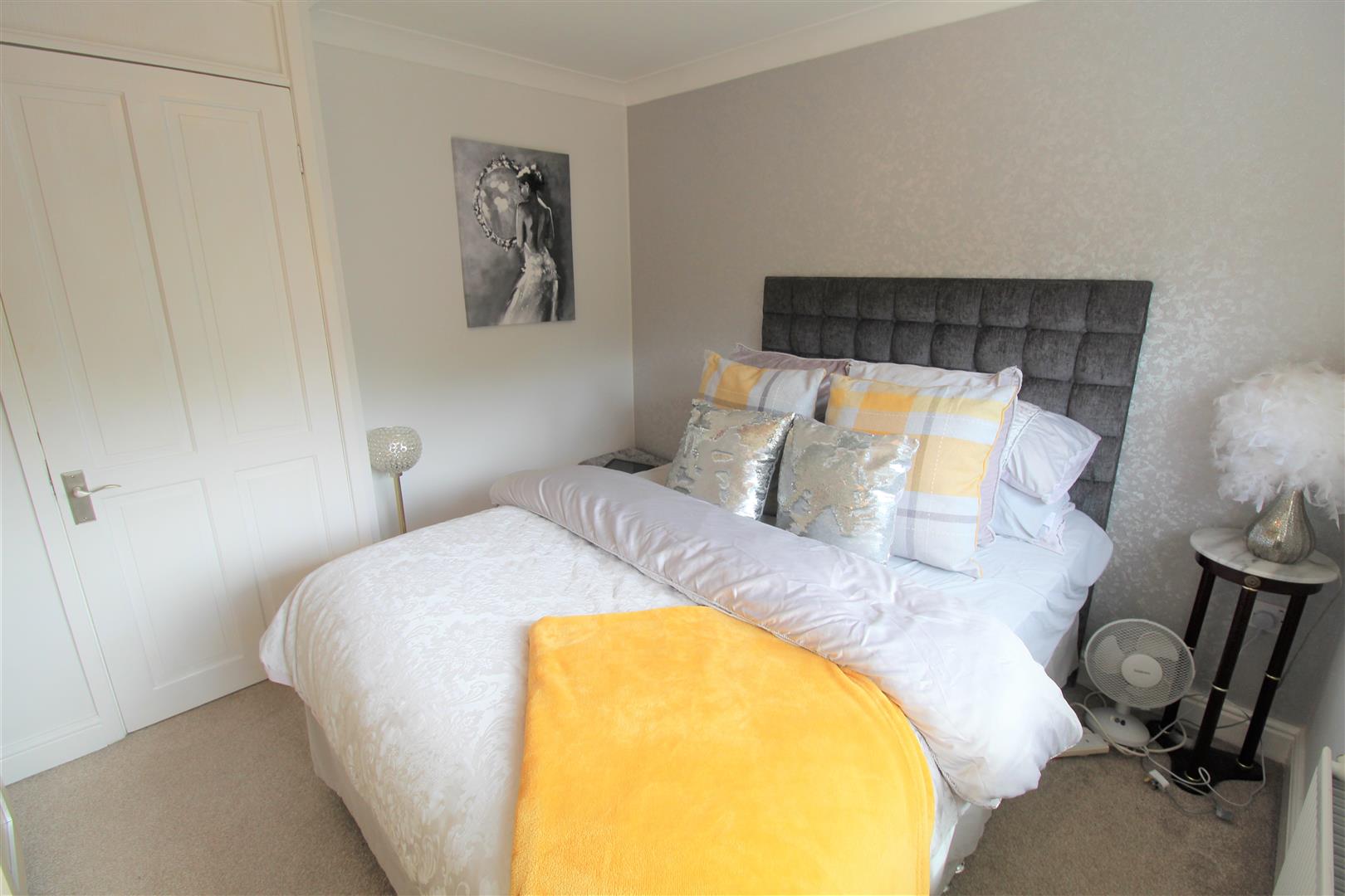 Property in Dunsford Avenue, Milton, Stoke On Trent, Staffordshire, ST2 7PJ