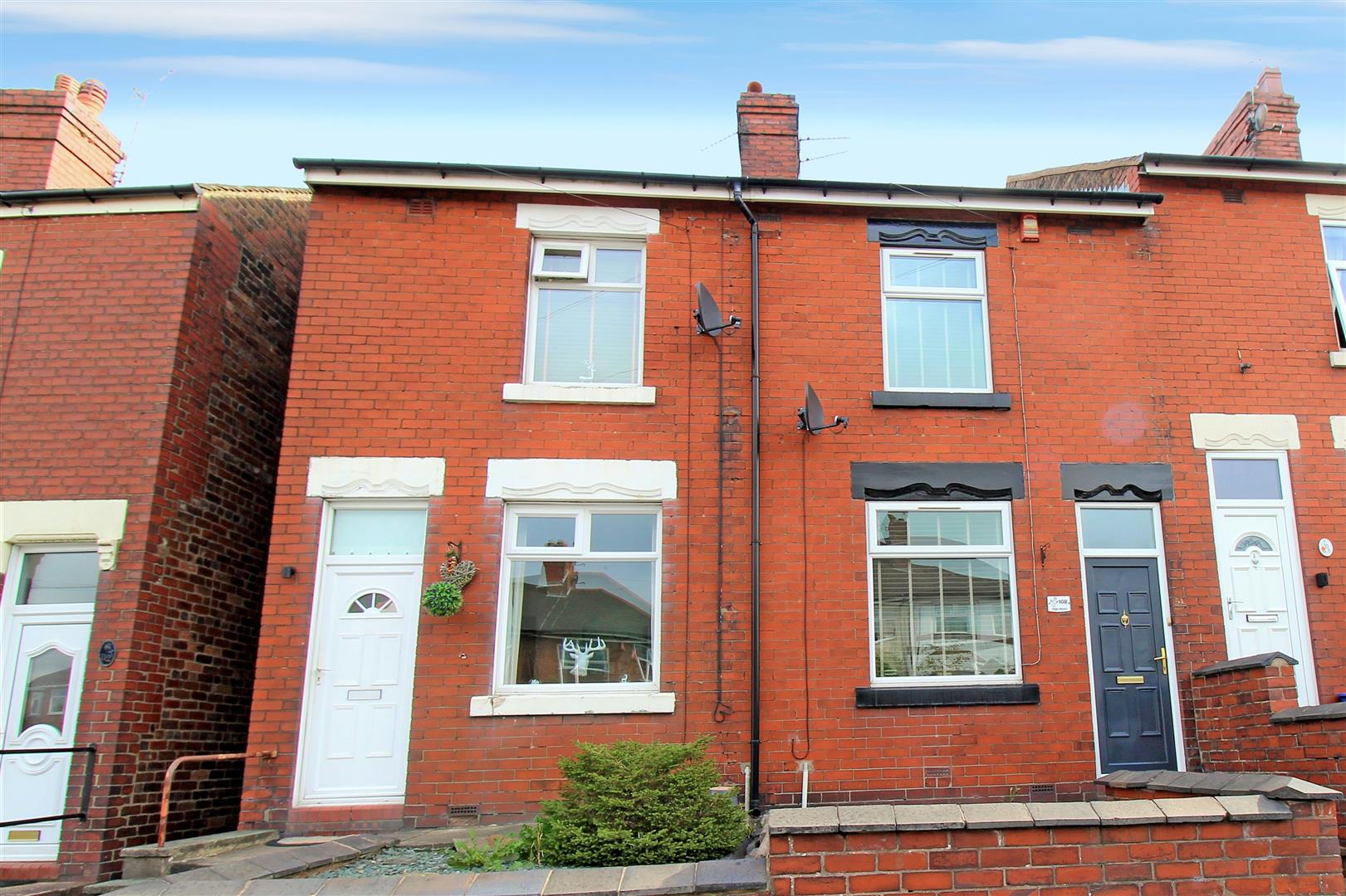 Property in High Street, Newchapel, StokeOnTrent, Staffordshire, ST7 4PT