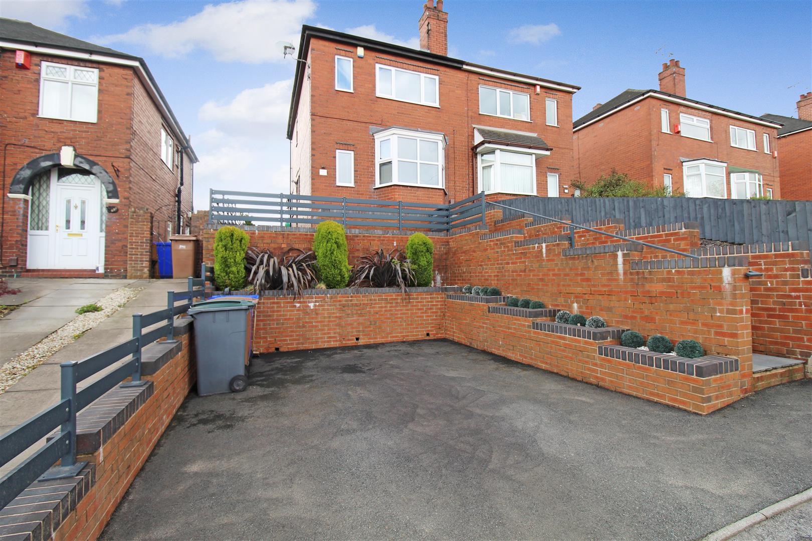 Property in Leek New Road, Sneyd Green, StokeOnTrent, Staffordshire, ST1 6EQ