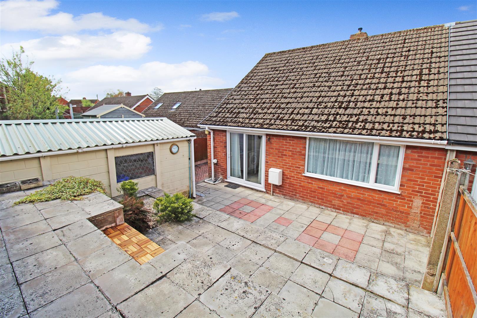 Property in Deepdale Close, Milton, StokeOnTrent, Staffordshire, ST6 8XF