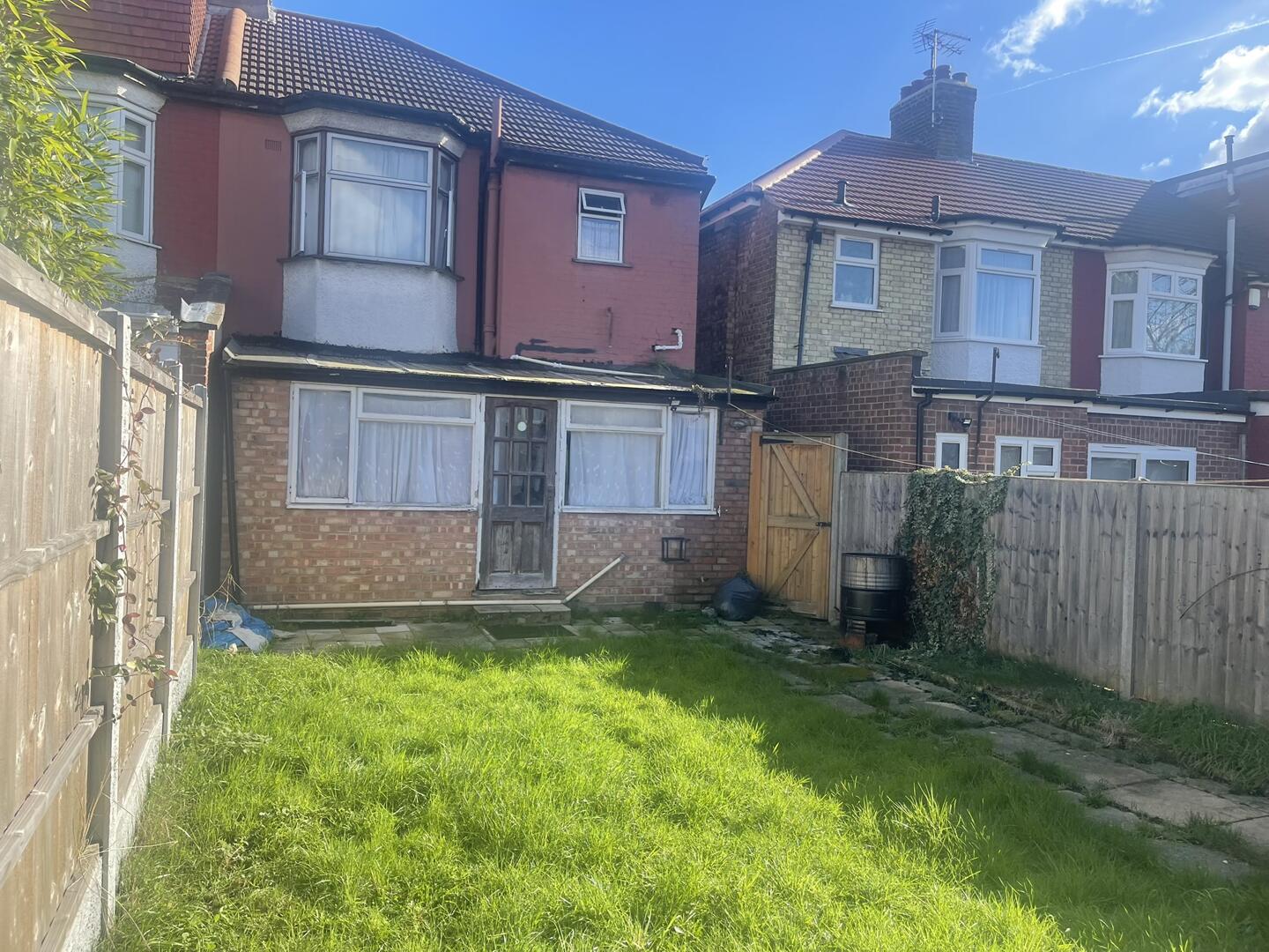 Kendal Avenue, London, N18