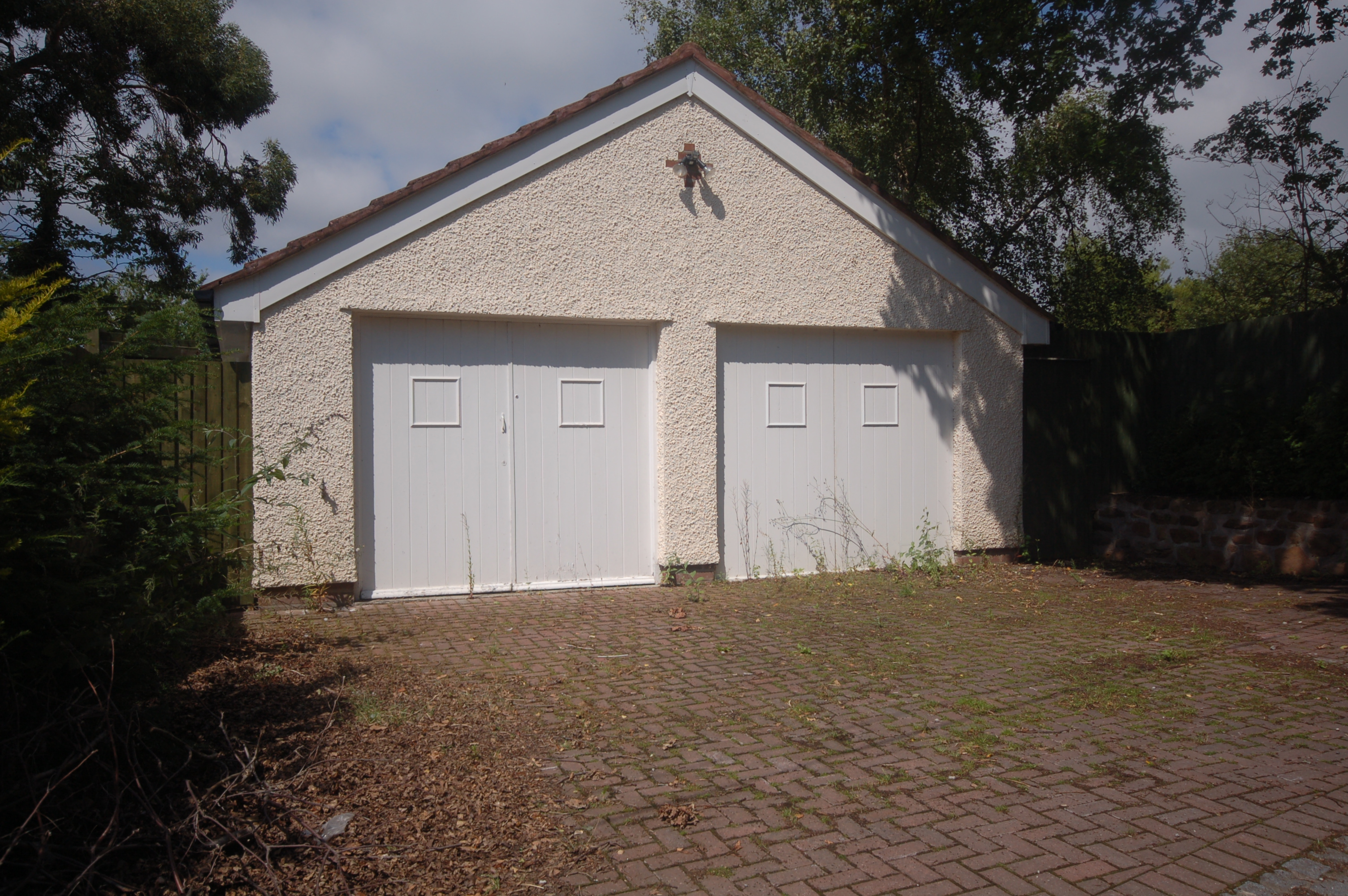 Property in Neston Road, Neston, CH64