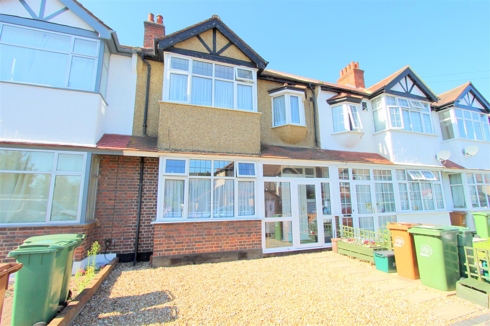 Property in Gomshall Avenue, Wallington, Surrey, SM6 8NY