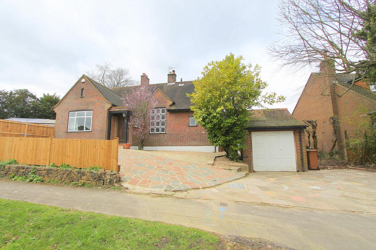 Property in Banstead Road, Carshalton Beeches, Surrey, SM5 4DW
