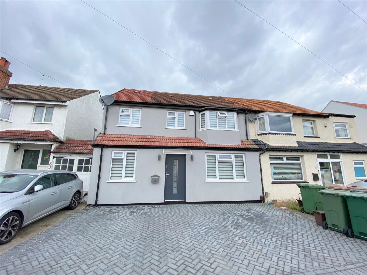 Property in Erskine Road, Sutton, Surrey, SM1 3AT