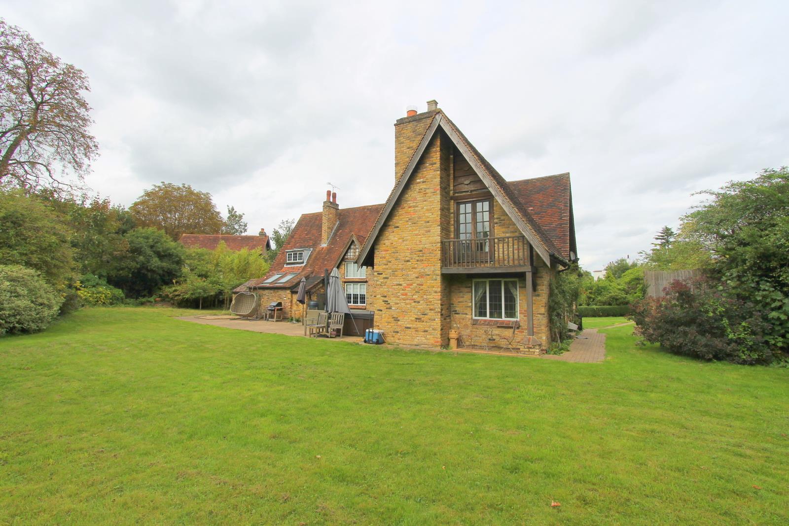 Property in Woodcote Avenue, Wallington, SM6 0QU