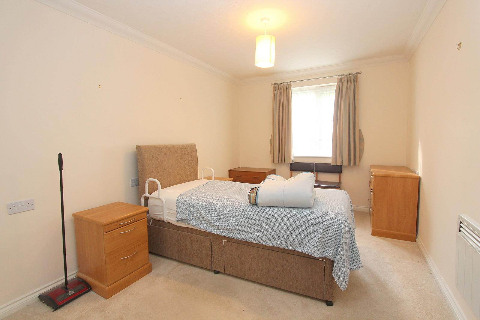 Property in Brambledown Road, Wallington, London, SM6 0TQ