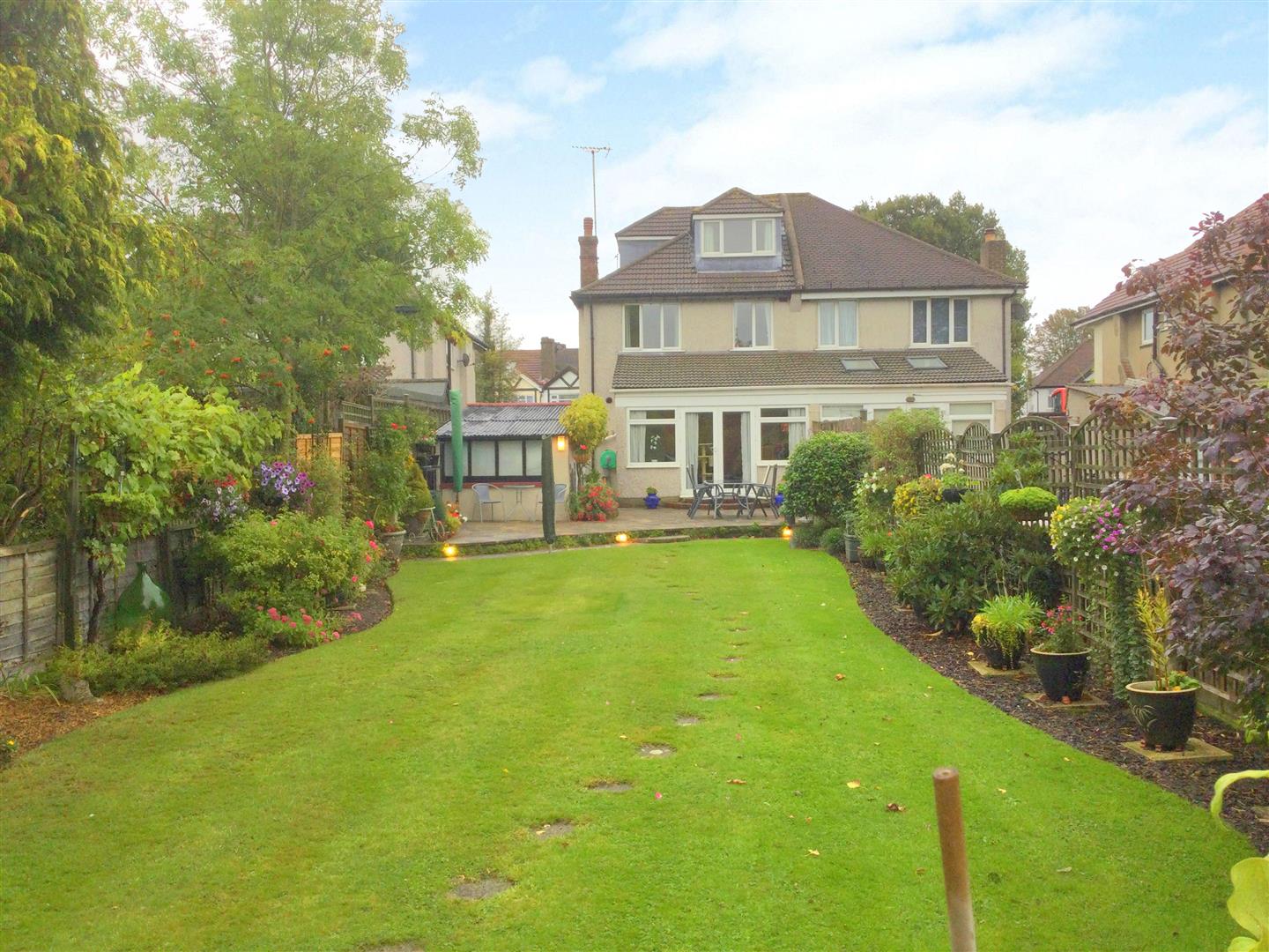 Property in Coulsdon Road, Coulsdon, Surrey, CR5 1EB