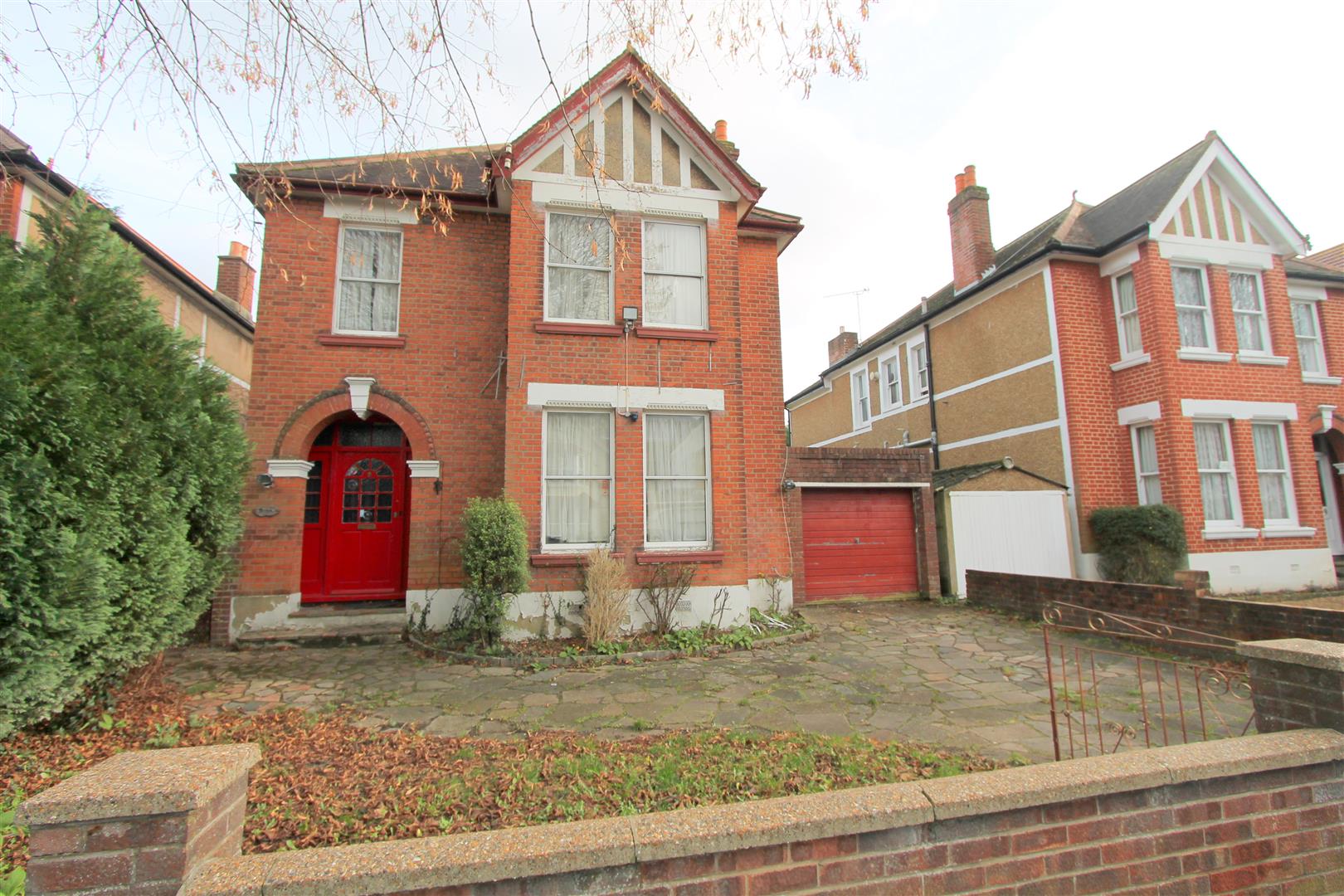 Property in Park Hill Road, South Wallington, London, SM6 0SD