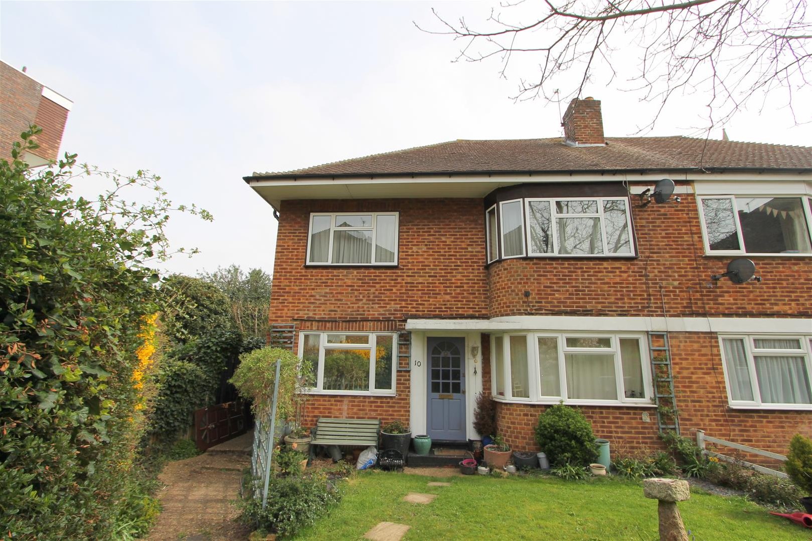 Cromwells Estate Agents (Official site)