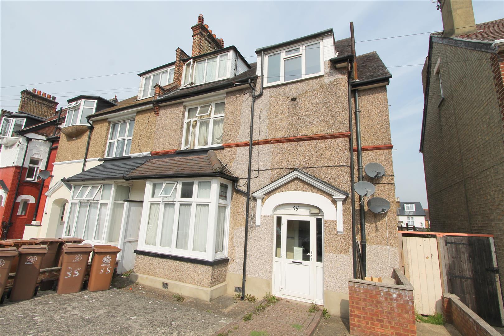 Property in Belmont Road, Wallington, Surrey, SM6 8TE