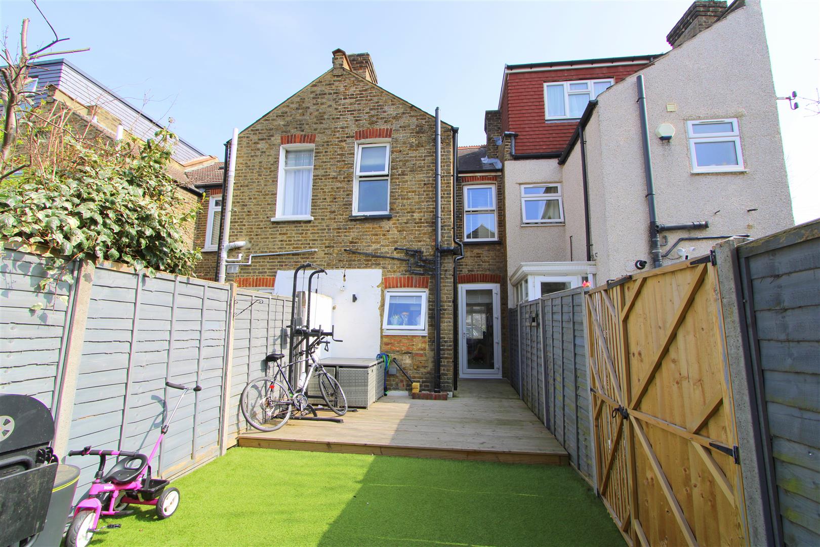 Property in Spencer Road, Mitcham Junction, Mitcham Junction Mitcham