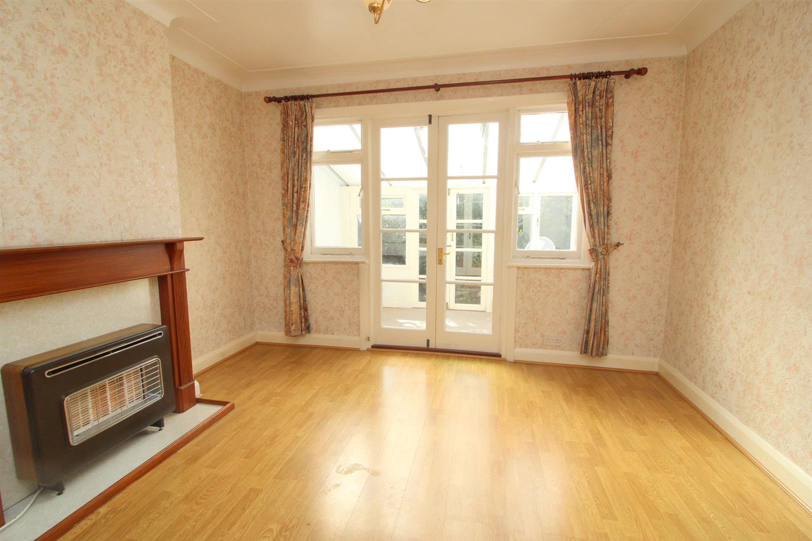 Property in Foresters Drive, Wallington, SM6 9DG