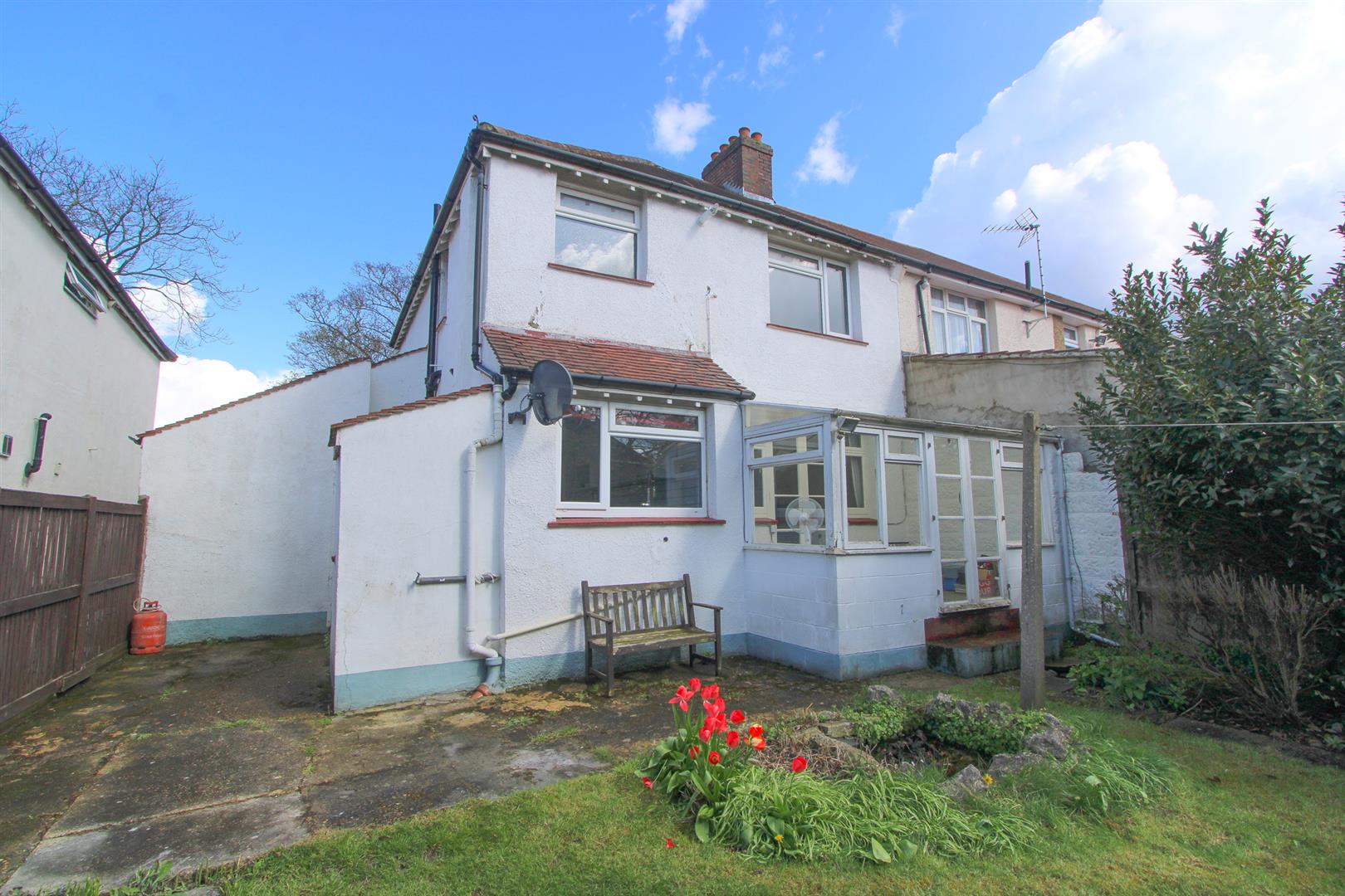Property in Foresters Drive, Wallington, SM6 9DG