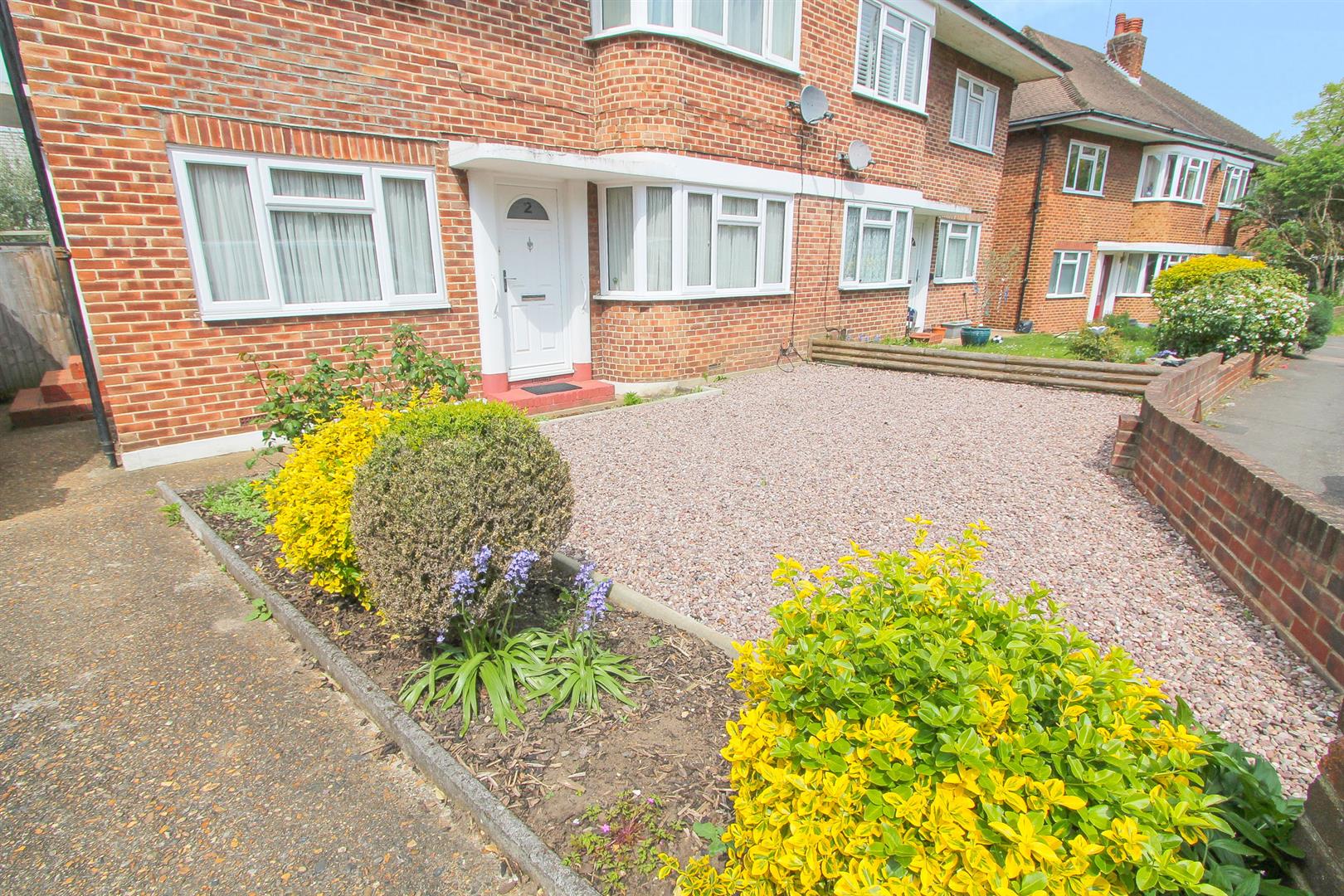 Property in Queens Close, Wallington, SM6 0AQ