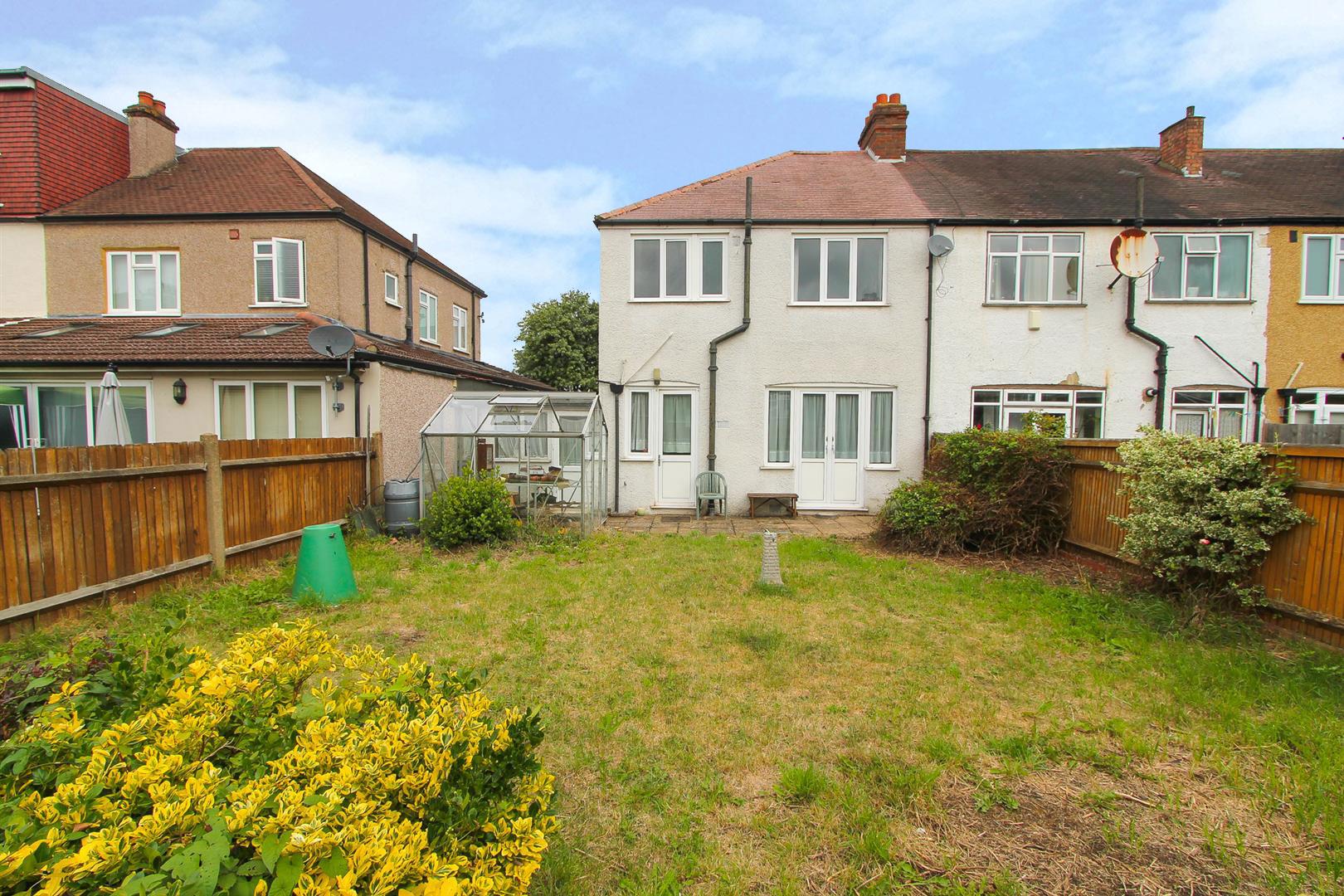 Property in Godalming Avenue, Wallington, SM6 8NW
