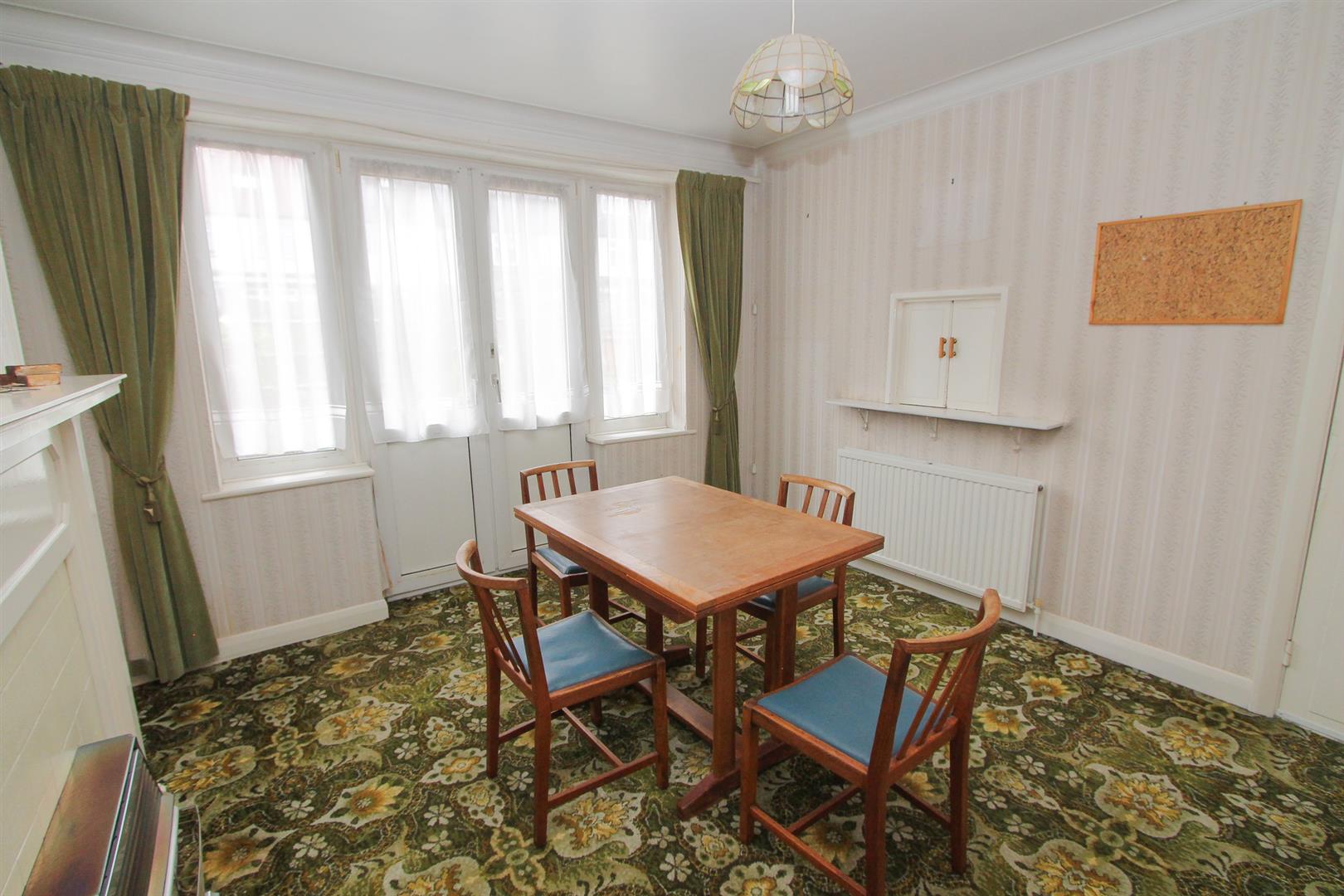 Property in Godalming Avenue, Wallington, SM6 8NW