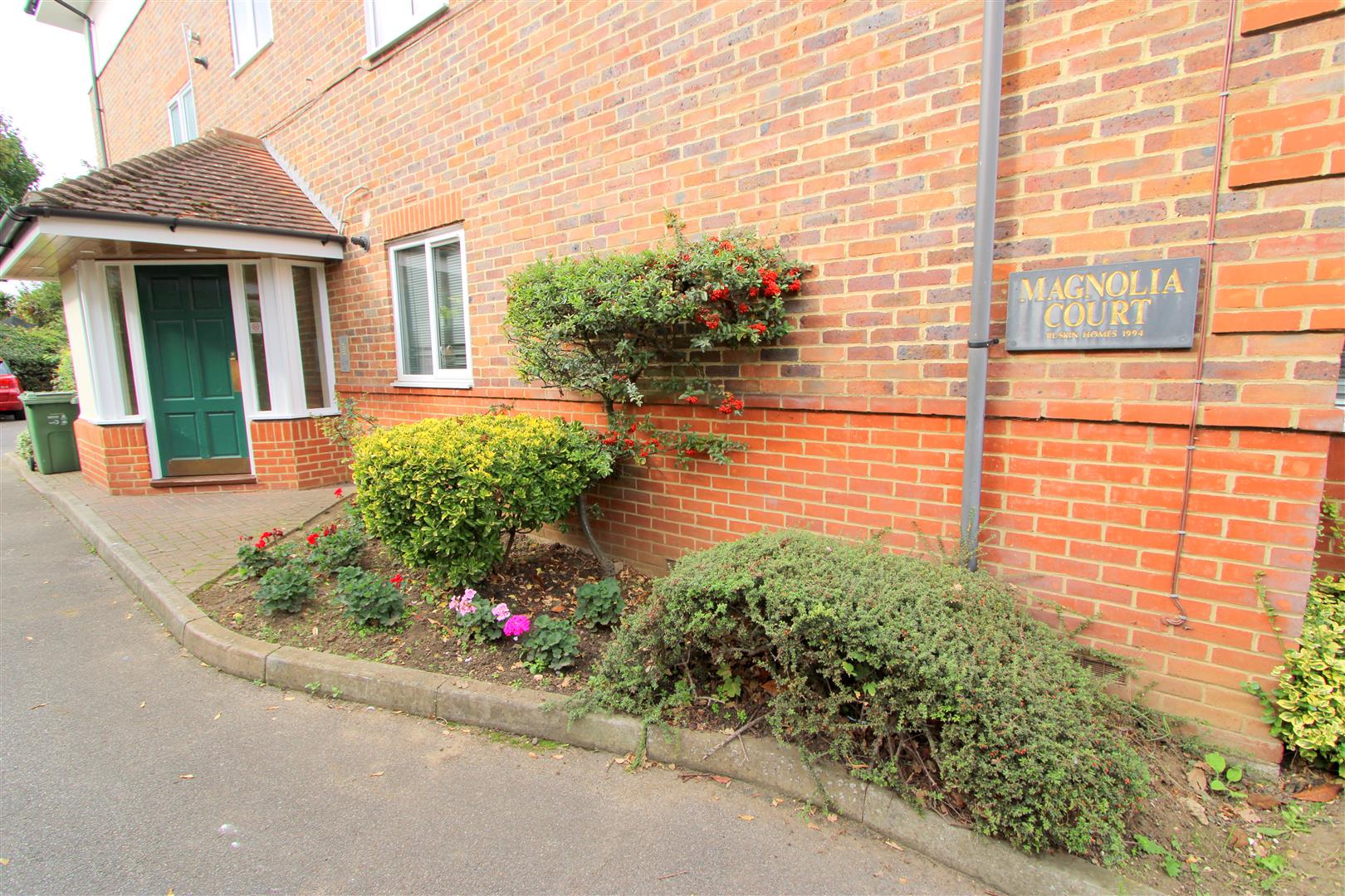 Property in Parkgate Road, Wallington, London, SM6 0AU