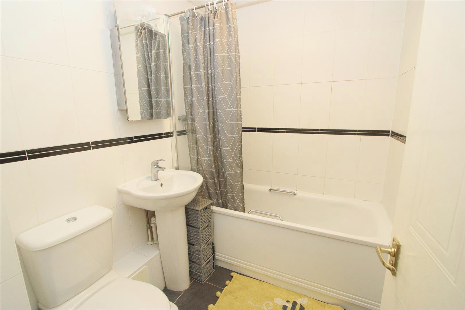 Property in Dover Gardens, Carshalton, SM5 2LD