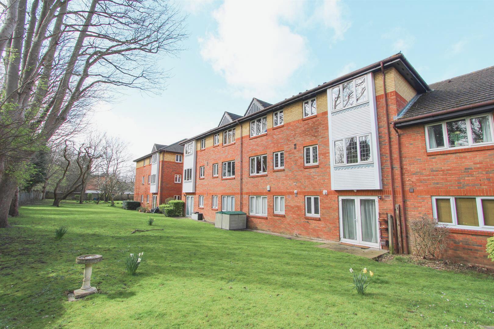 Property in Dover Gardens, Carshalton, SM5 2LD