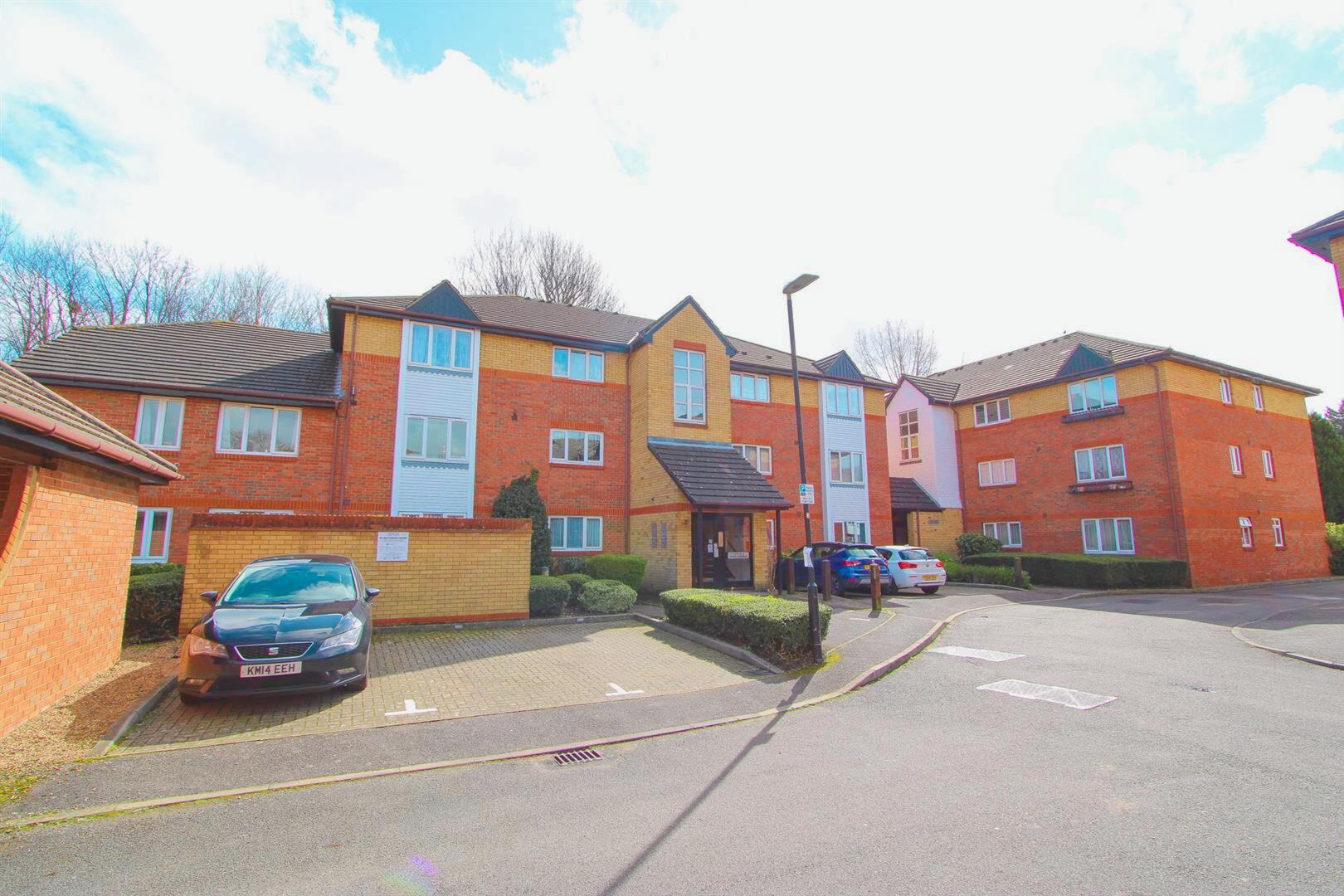Property in Dover Gardens, Carshalton, SM5 2LD