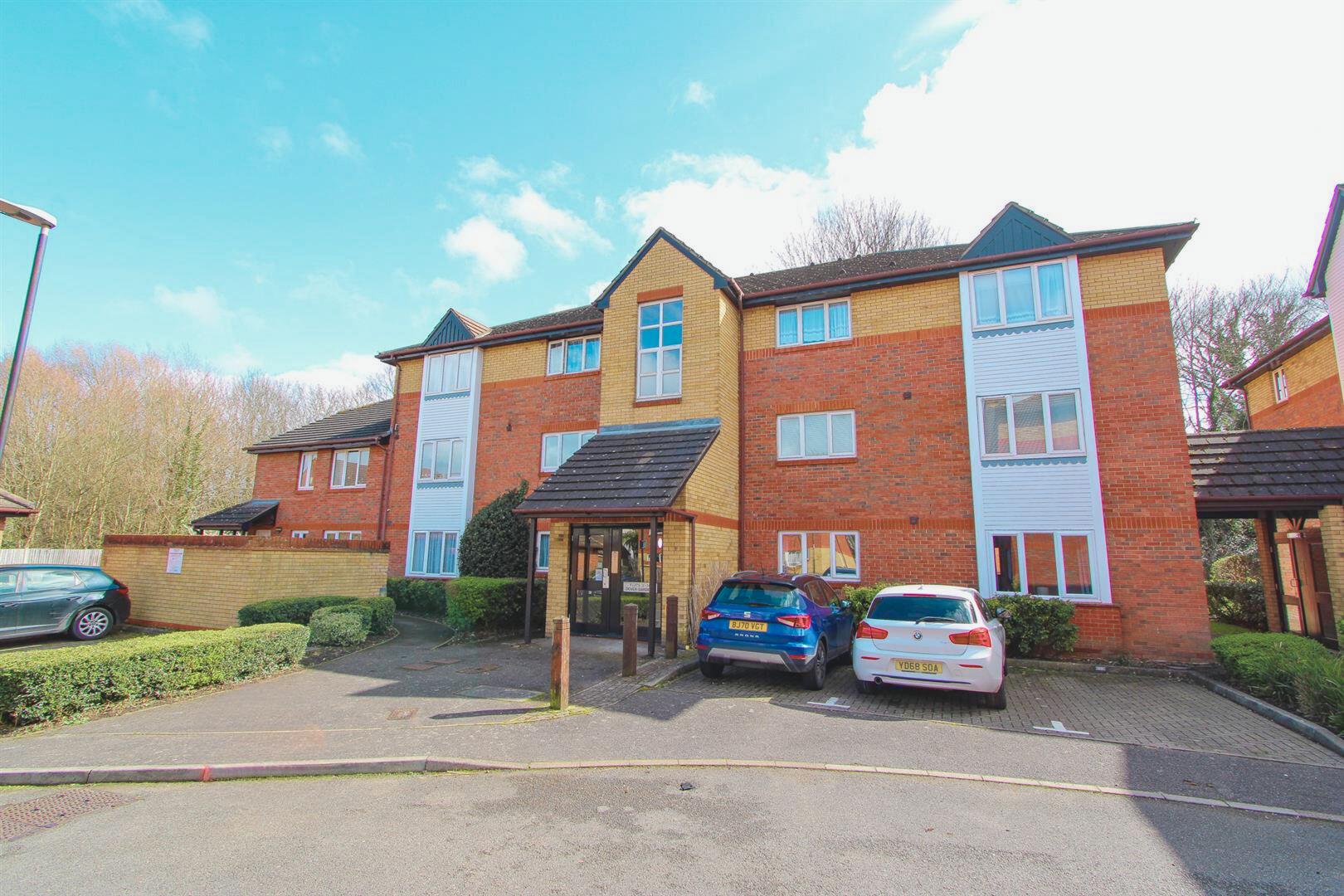 Property in Dover Gardens, Carshalton, SM5 2LD