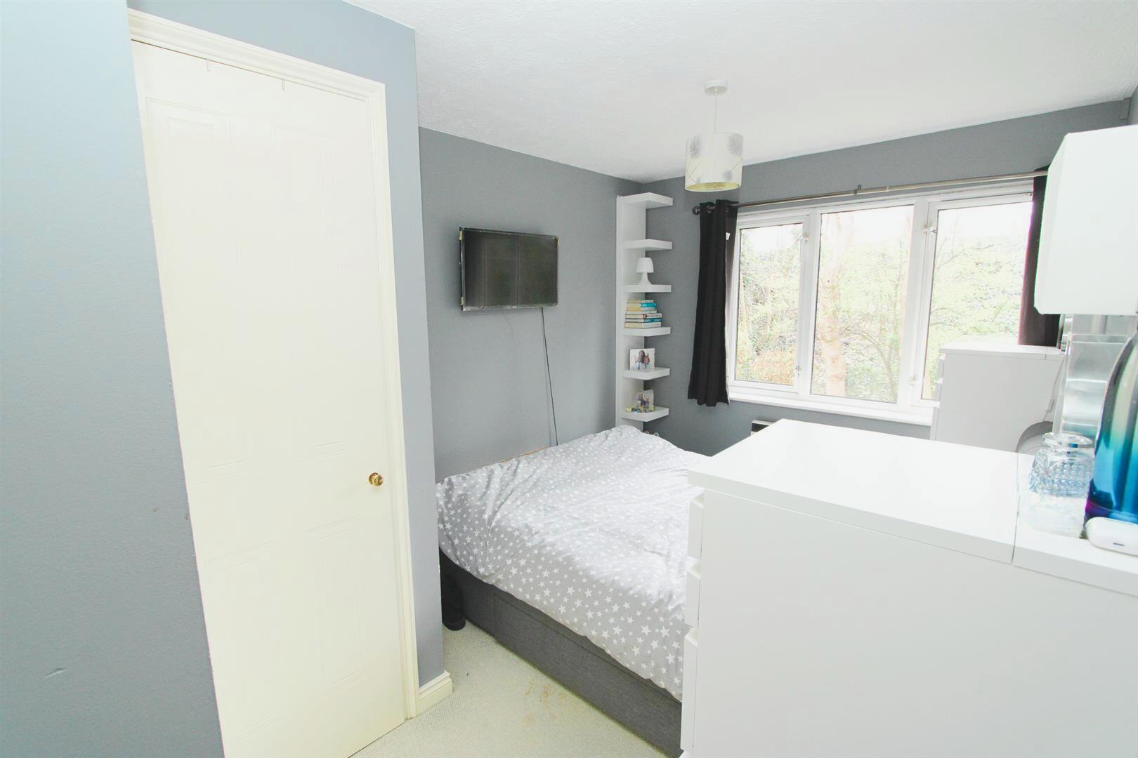 Property in Dover Gardens, Carshalton, SM5 2LD