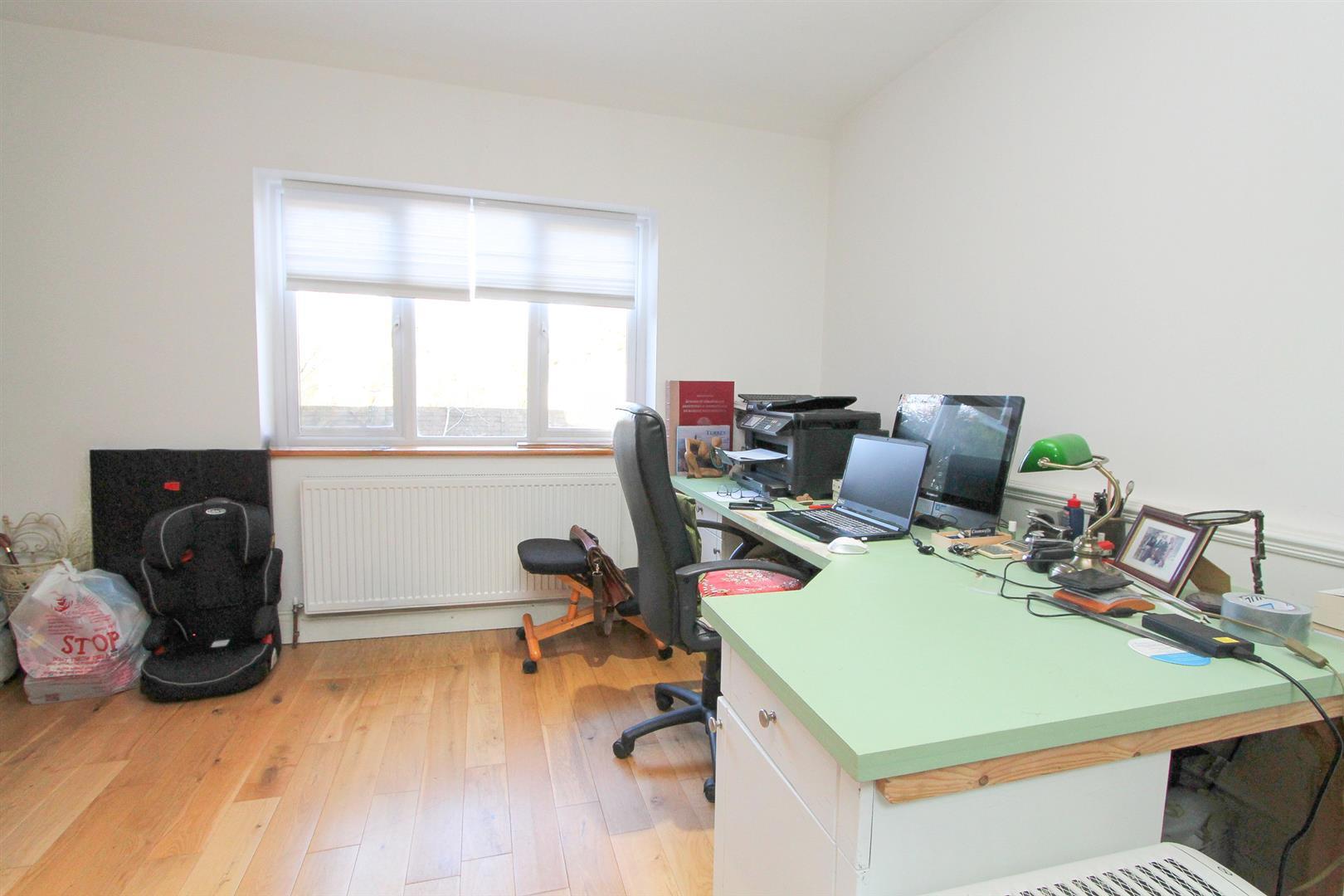 Property in Cobham Close, Wallington, SM6 9DS