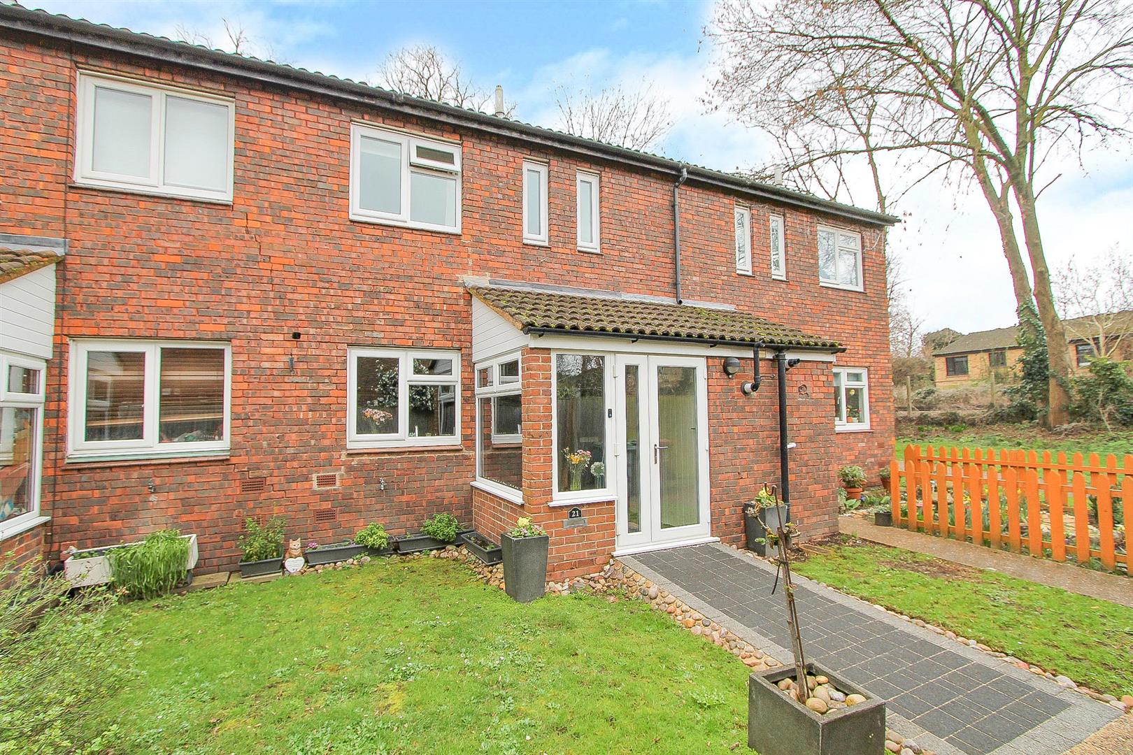 Property in Plough Lane Close, Wallington, SM6 8JN
