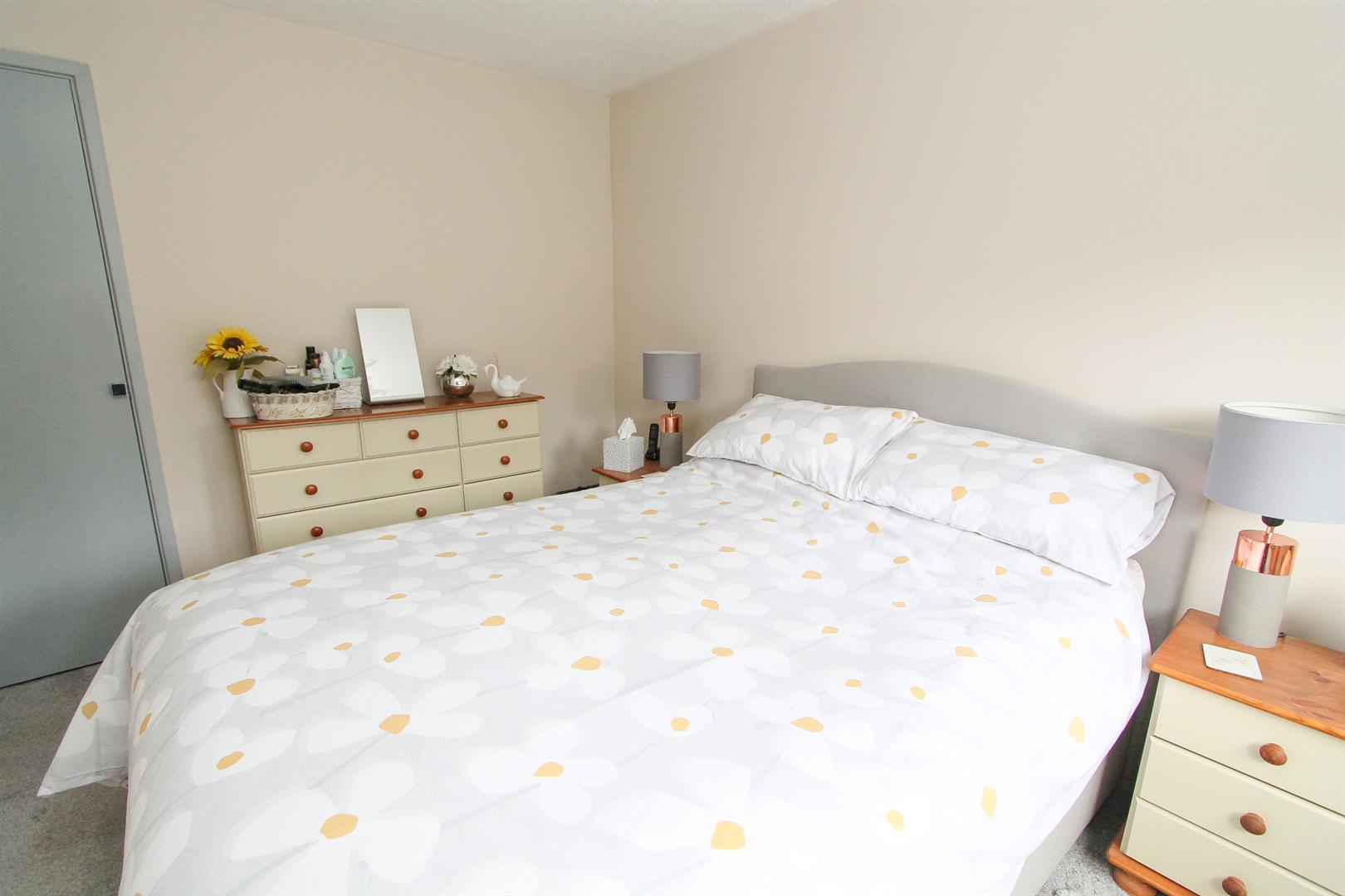 Property in Plough Lane Close, Wallington, SM6 8JN