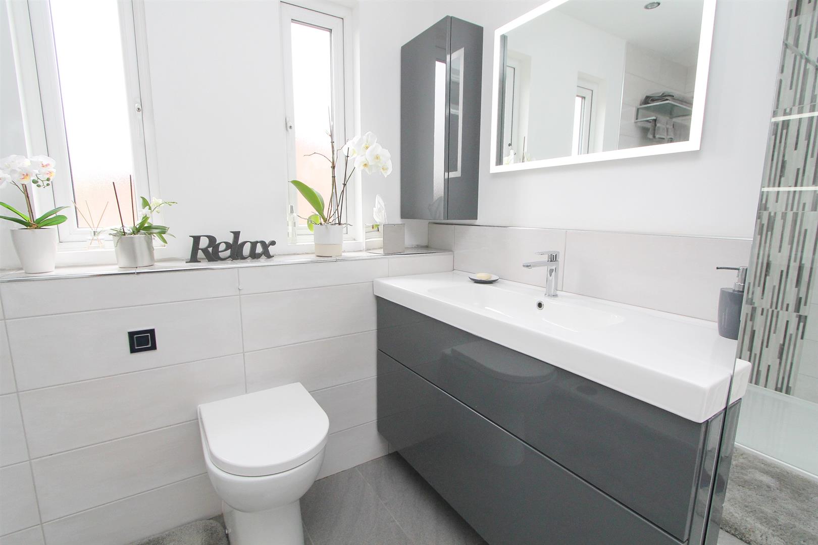 Property in Plough Lane Close, Wallington, SM6 8JN