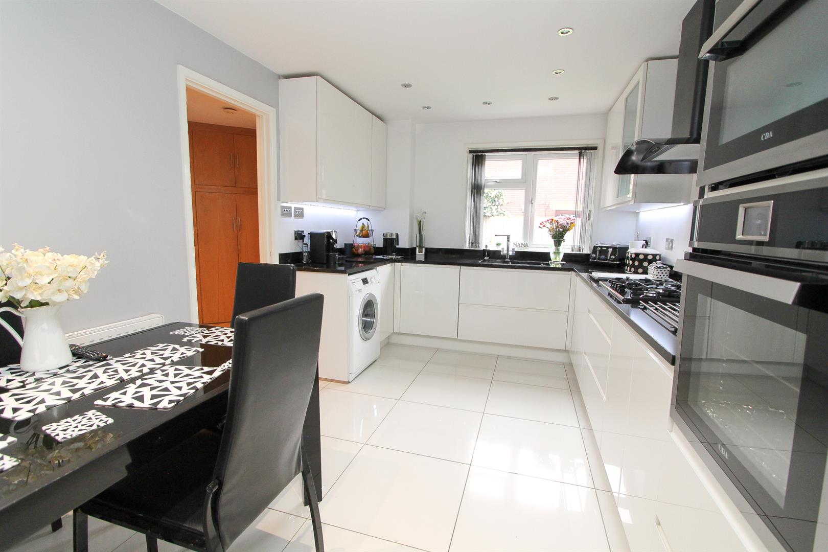 Property in Plough Lane Close, Wallington, SM6 8JN