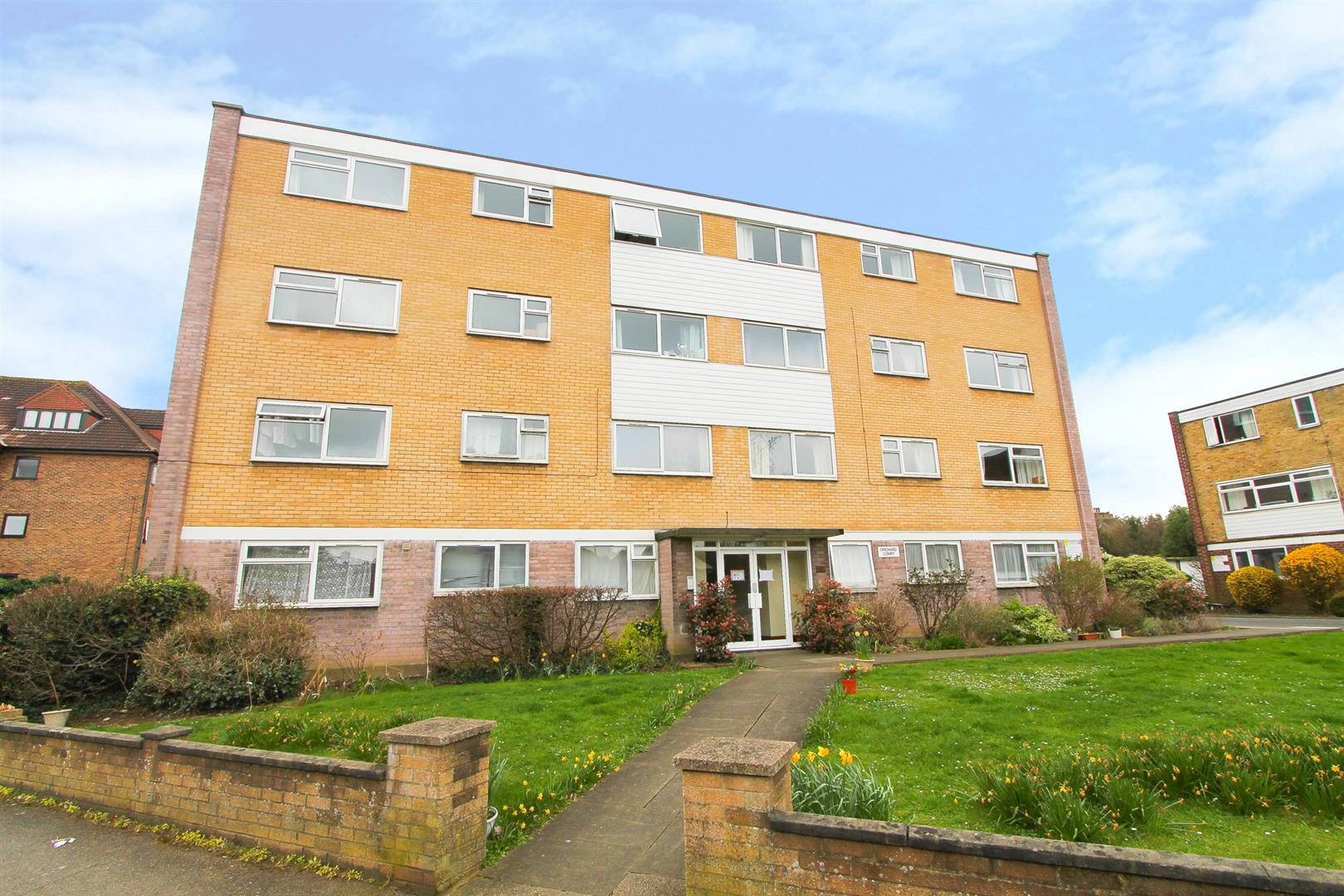 Property in Parkgate Road, Wallington, SM6 0AN