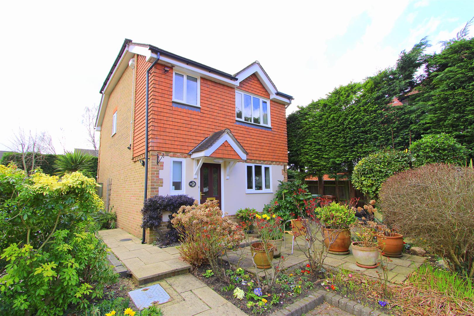 Property in Croydon Road, Wallington, Surrey, SM6 7LJ