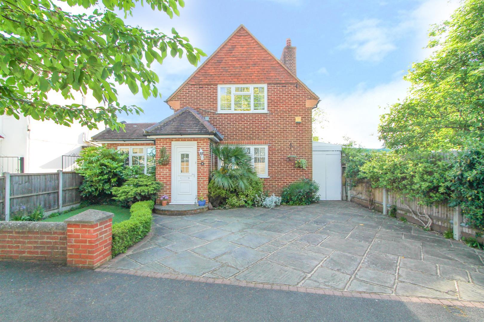 Property in West Avenue, Wallington, SM6 8PH