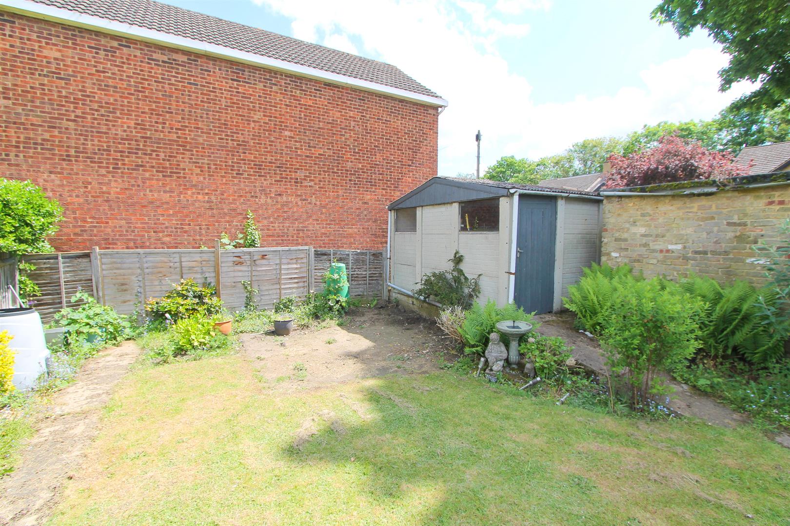 Property in Bute Gardens, Wallington, SM6 8ST