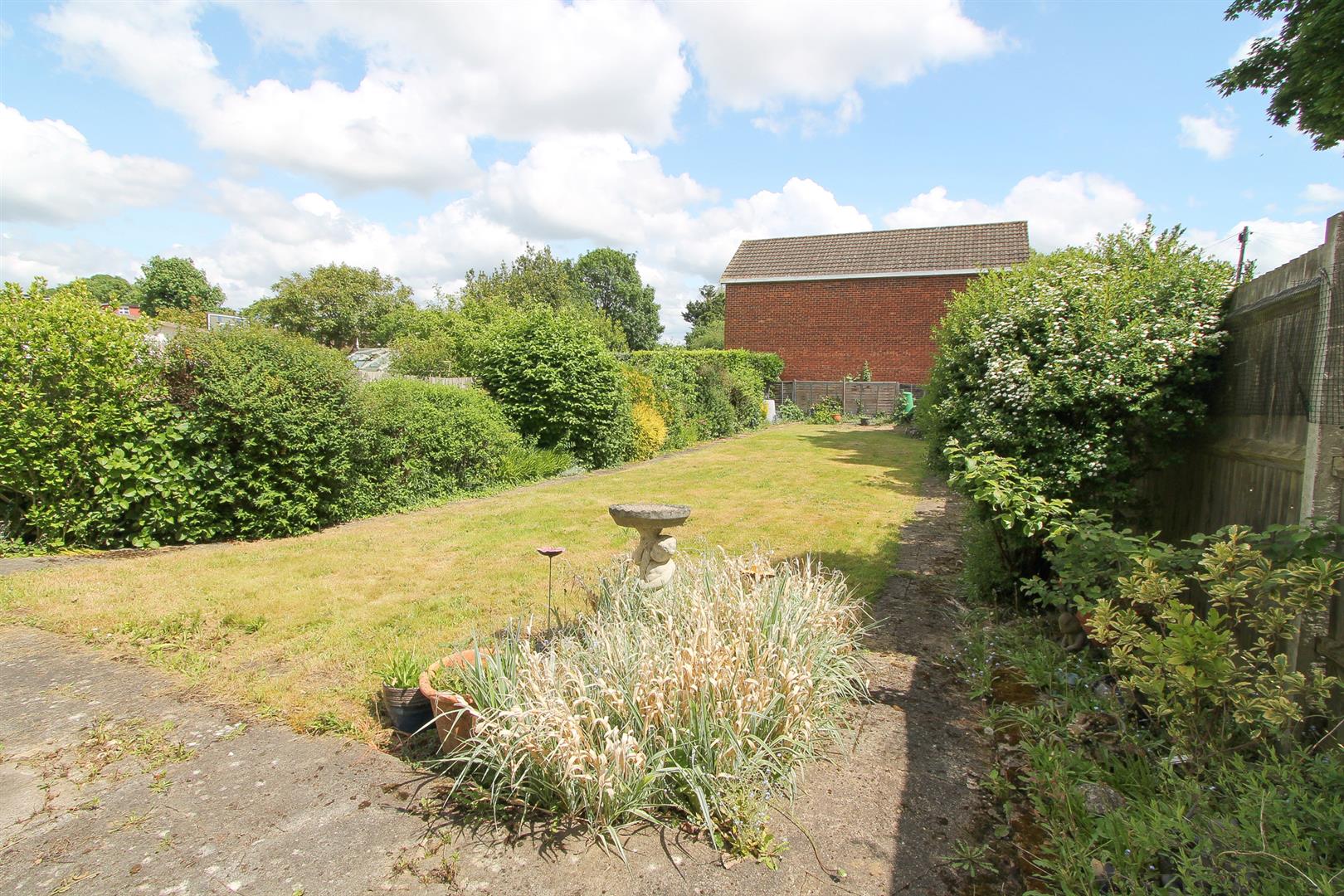 Property in Bute Gardens, Wallington, SM6 8ST