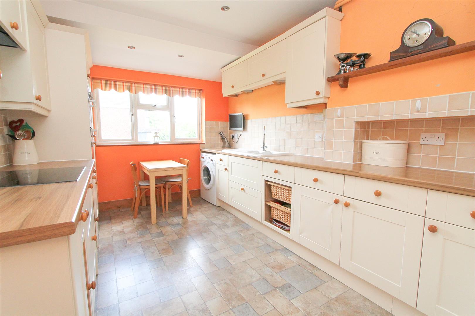 Property in Bute Gardens, Wallington, SM6 8ST